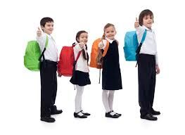 niños con mochila